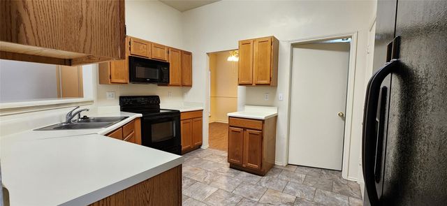 2204 Turf Club Drive, Arlington, TX 76017