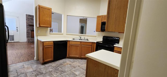 2204 Turf Club Drive, Arlington, TX 76017