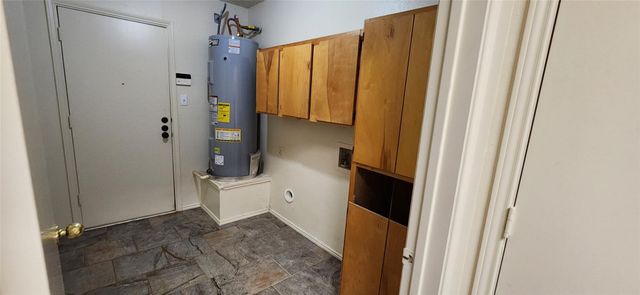 2204 Turf Club Drive, Arlington, TX 76017