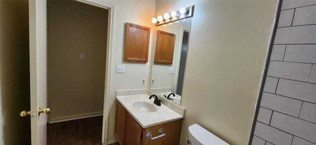 2204 Turf Club Drive, Arlington, TX 76017