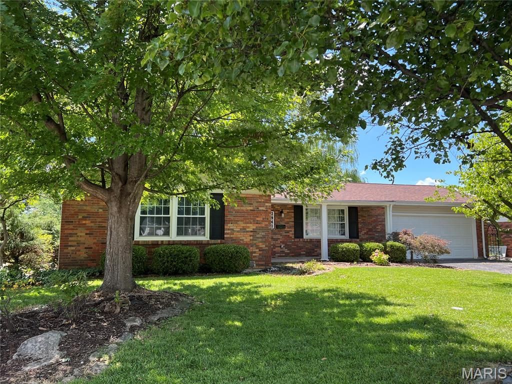 2941 Elmcrest Drive, St Charles, MO 63301