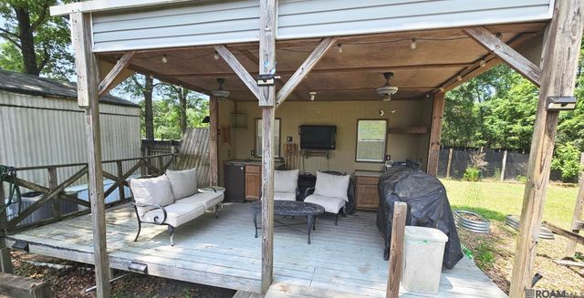 14401 Pine Park Dr, Walker, LA 70785