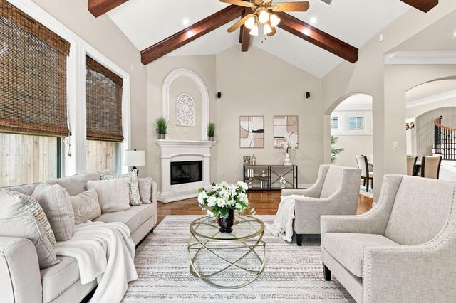 19 N Creekside Court, Houston, TX 77055