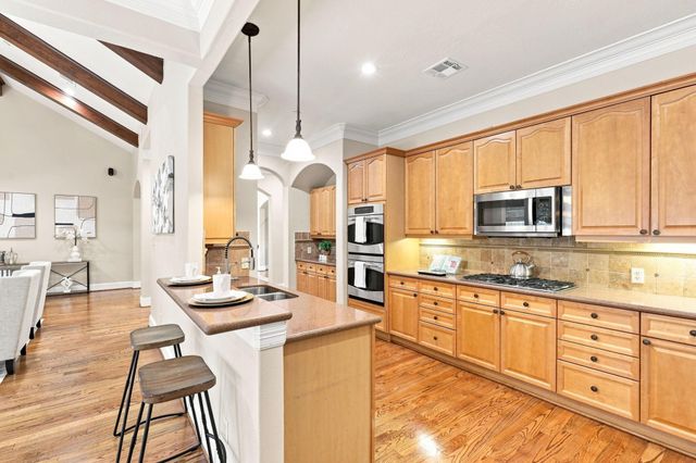 19 N Creekside Court, Houston, TX 77055