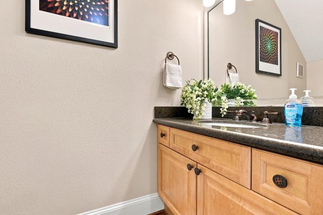 19 N Creekside Court, Houston, TX 77055