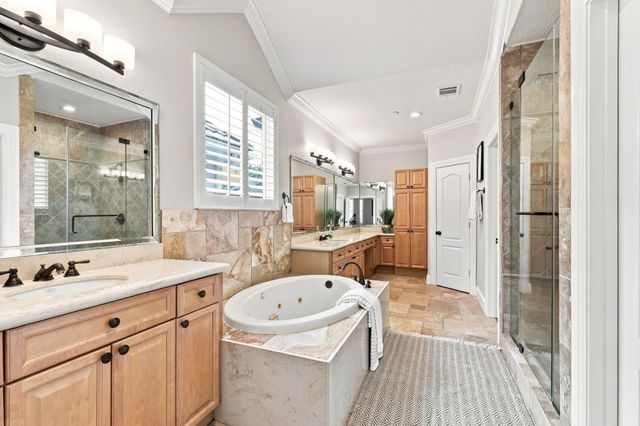 19 N Creekside Court, Houston, TX 77055