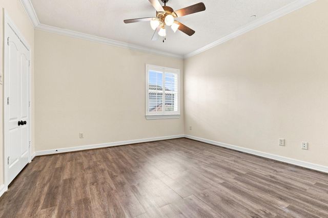 19 N Creekside Court, Houston, TX 77055