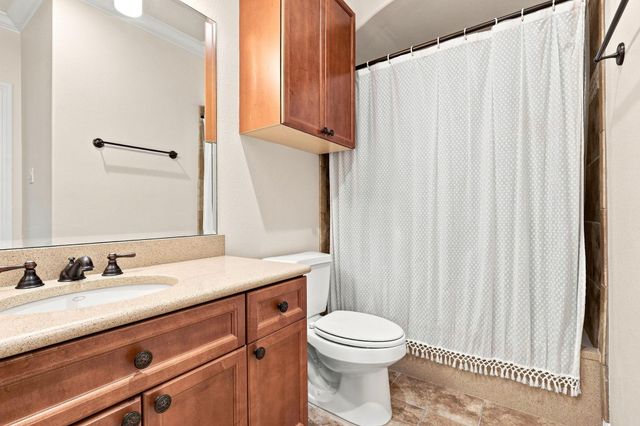 19 N Creekside Court, Houston, TX 77055