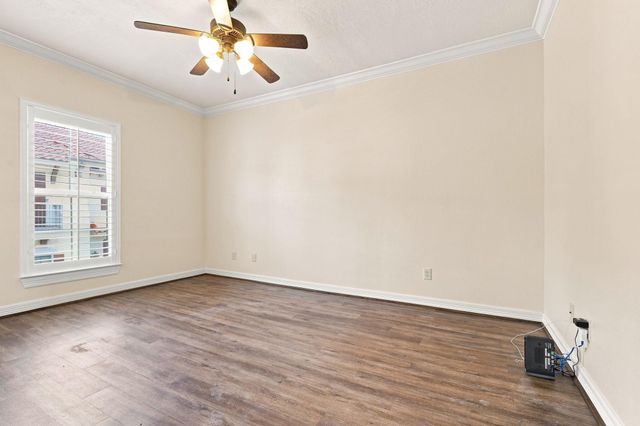 19 N Creekside Court, Houston, TX 77055