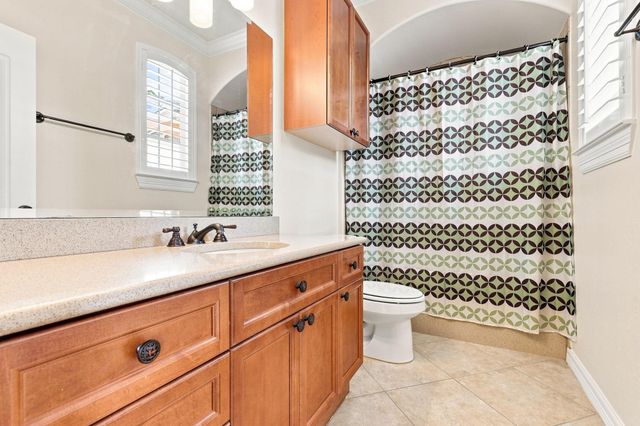 19 N Creekside Court, Houston, TX 77055