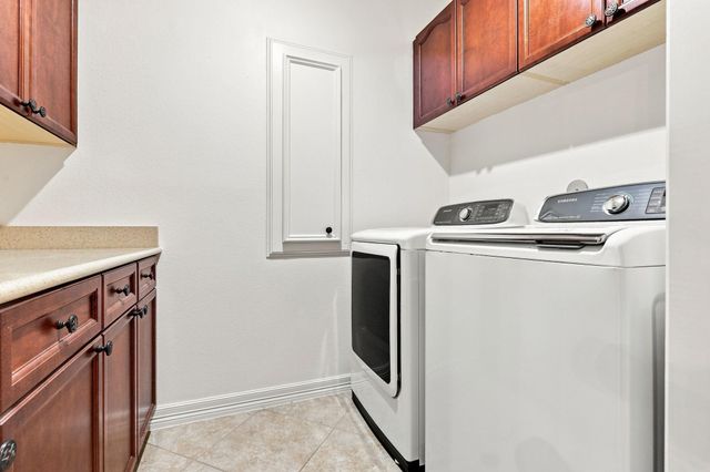 19 N Creekside Court, Houston, TX 77055
