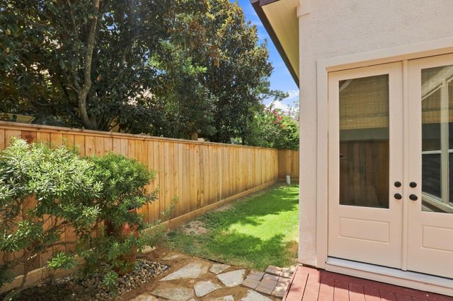 19 N Creekside Court, Houston, TX 77055