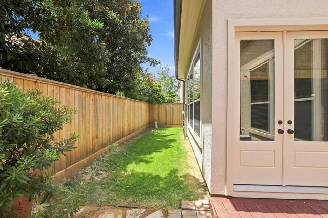 19 N Creekside Court, Houston, TX 77055