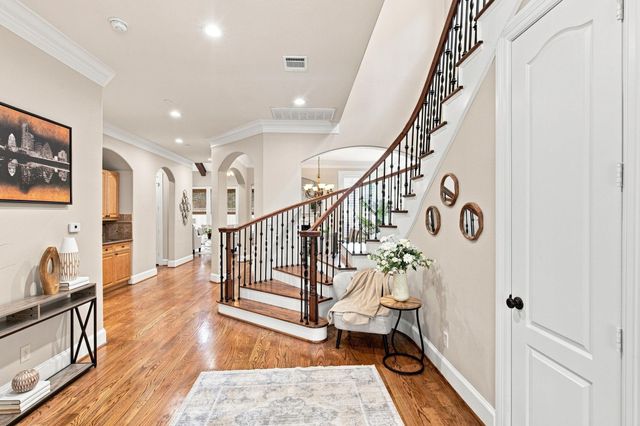 19 N Creekside Court, Houston, TX 77055