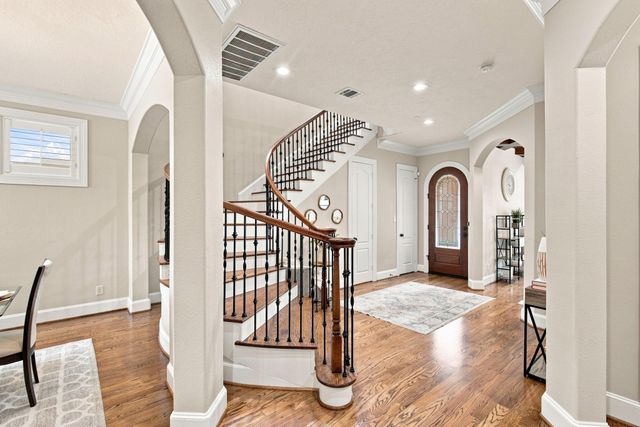 19 N Creekside Court, Houston, TX 77055