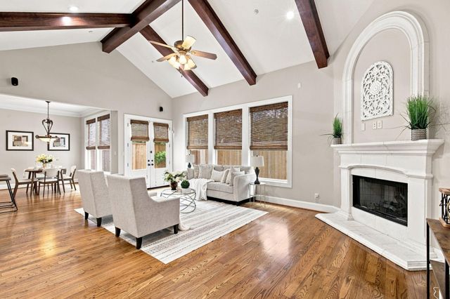 19 N Creekside Court, Houston, TX 77055