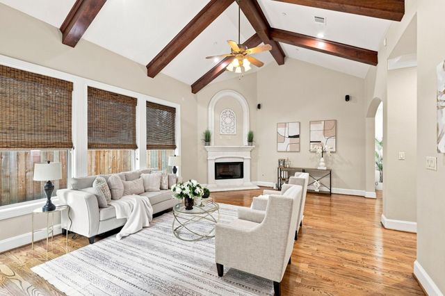 19 N Creekside Court, Houston, TX 77055