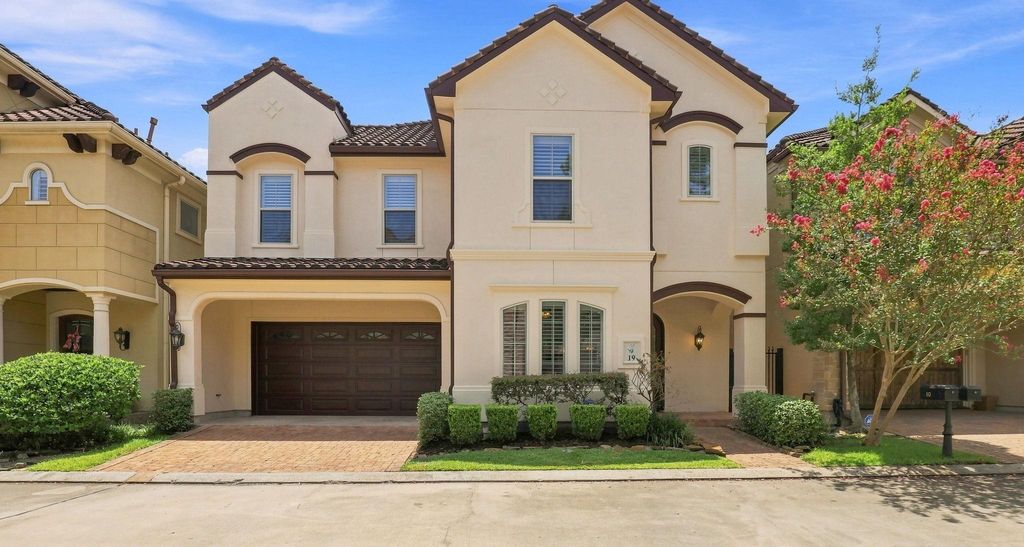 19 N Creekside Court, Houston, TX 77055