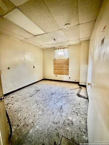 325 E Locust, San Antonio, TX 78212