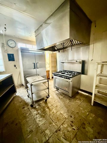 325 E Locust, San Antonio, TX 78212