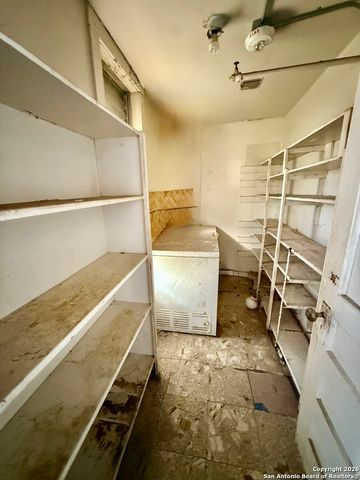 325 E Locust, San Antonio, TX 78212