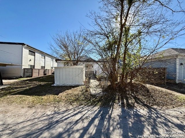 325 E Locust, San Antonio, TX 78212