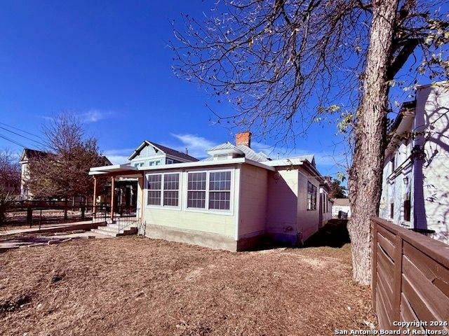 325 E Locust, San Antonio, TX 78212