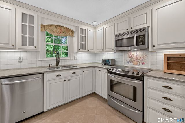 123 Janeway Drive, Guilford, CT 06437