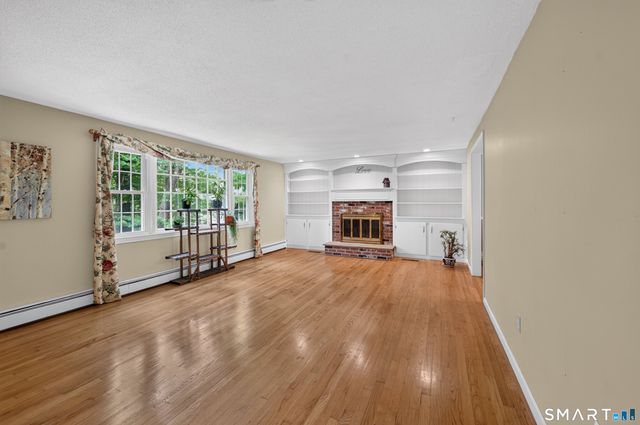 123 Janeway Drive, Guilford, CT 06437