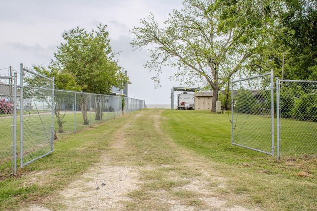 9604 Ocean Drive, Beach City, TX 77523