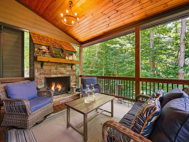 214 Kelly Lane, Ellijay, GA 30540