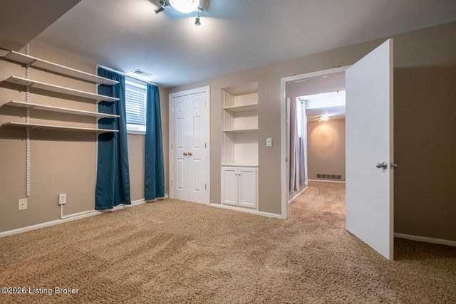 2043 Douglass Blvd APT 21, Louisville, KY 40205