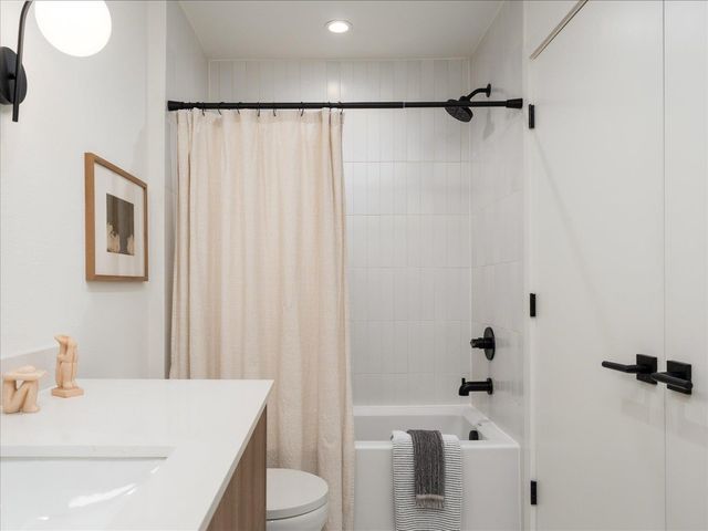 1905 Albury CV B, Austin, TX 78758