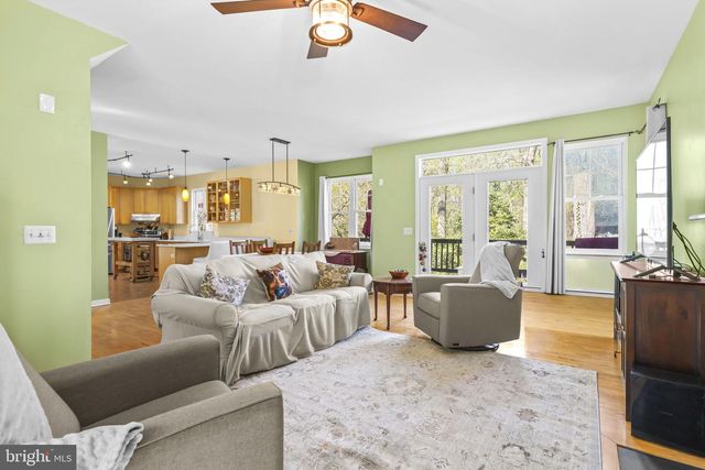90 PARK AVE, Edgewater, MD 21037