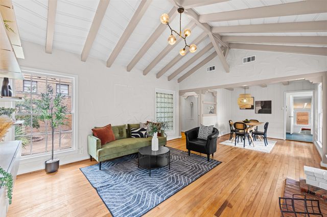 311 N Tennant Street, Dallas, TX 75208