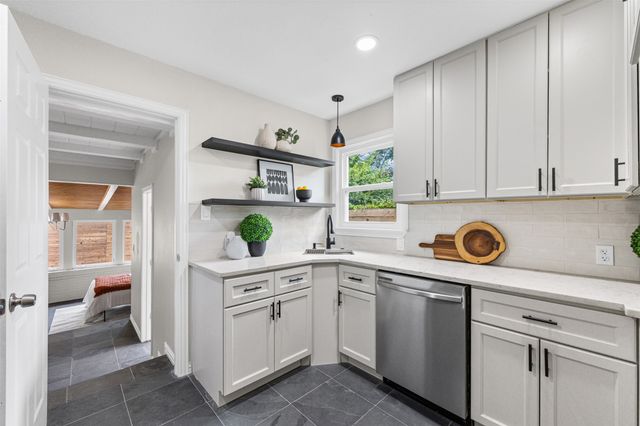 311 N Tennant Street, Dallas, TX 75208
