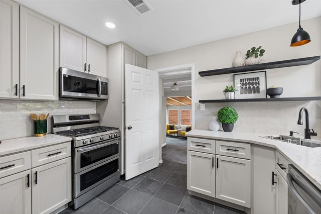 311 N Tennant Street, Dallas, TX 75208
