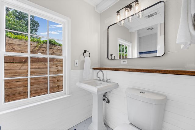 311 N Tennant Street, Dallas, TX 75208