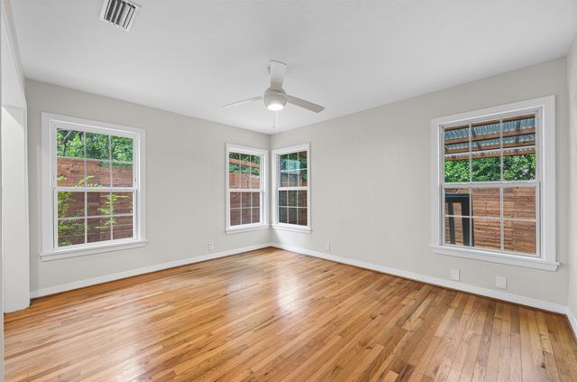 311 N Tennant Street, Dallas, TX 75208