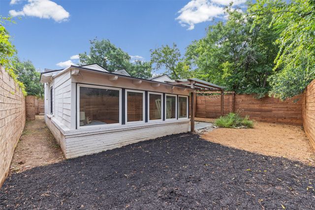 311 N Tennant Street, Dallas, TX 75208