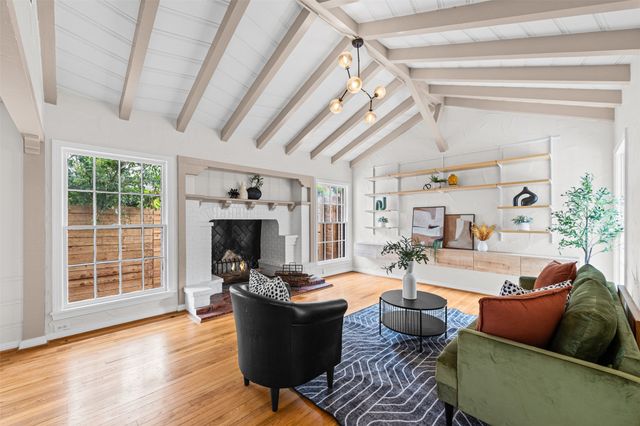 311 N Tennant Street, Dallas, TX 75208