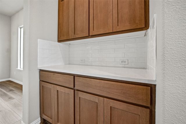180 Aurora Avenue, Valley View, TX 76272