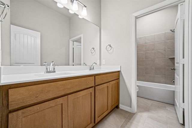 180 Aurora Avenue, Valley View, TX 76272