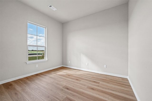 180 Aurora Avenue, Valley View, TX 76272