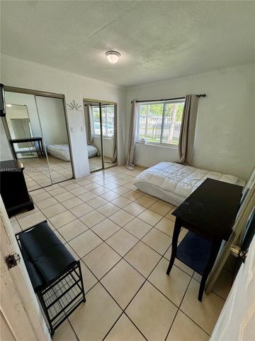 2955 NW 102nd St, Miami, FL 33147