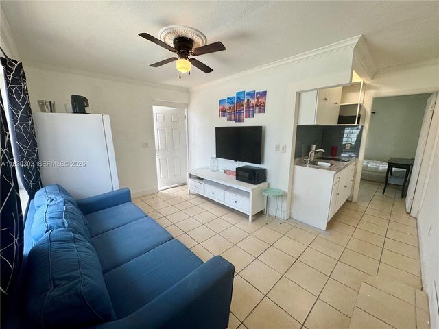 2955 NW 102nd St, Miami, FL 33147