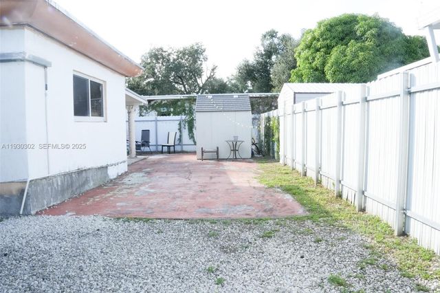 2955 NW 102nd St, Miami, FL 33147