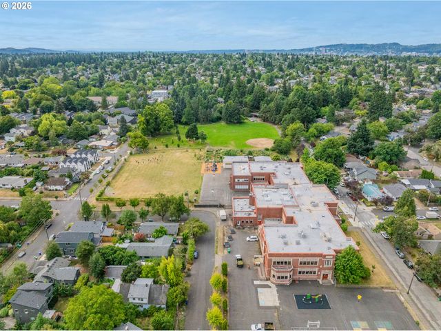 7214 Ne 9TH Ave, Portland, OR 97211