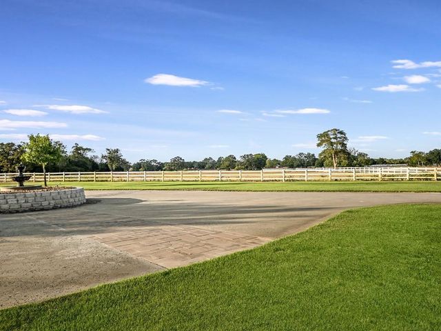 1584 County Road 226 RD, Giddings, TX 78942