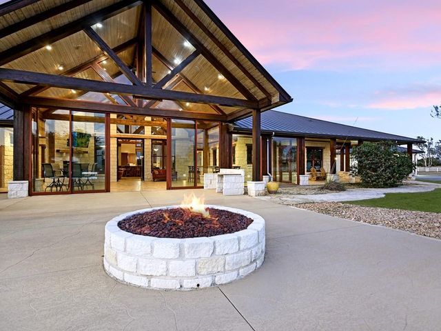 1584 County Road 226 RD, Giddings, TX 78942